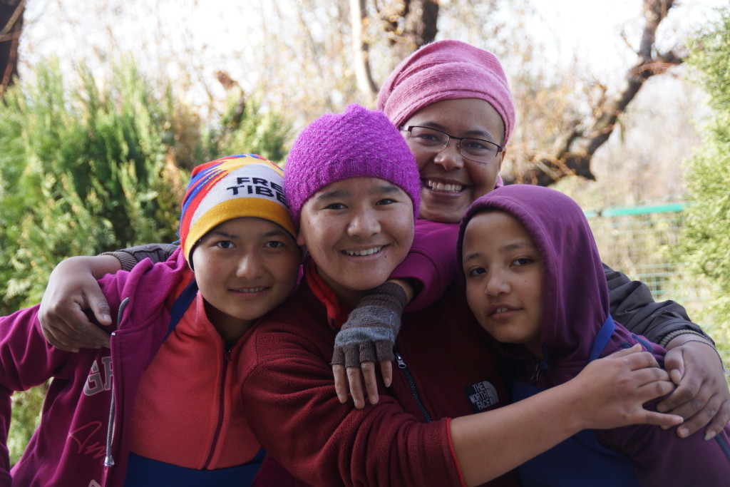 4 Tibetan Buddhist nuns smiling