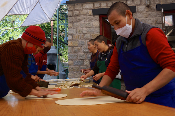 making Tibetan khapse