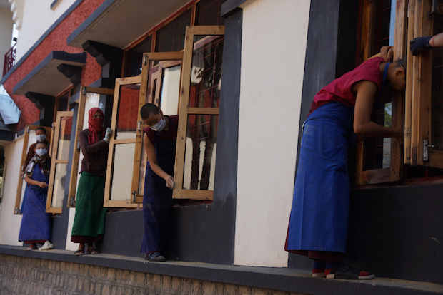 Tibetan Buddhist nuns working