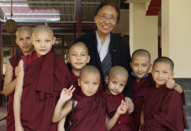 Rinchen Khando Cheogyal with young Shugsep nuns low res