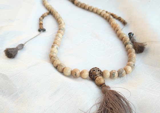 How to use a mala, what is a mala, Tibetan mala, guru bead