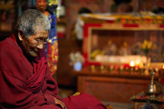 Tibetan meditation, Tibetan Buddhist nun meditates