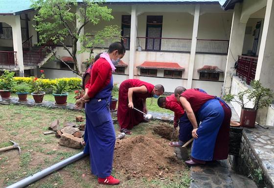 Tibetan Buddhist nuns instal solar lights at nunnery